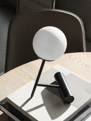 Phare Table Lamp | LED | Tischlampe | Schwarz | Menu - GEOSTUDIO