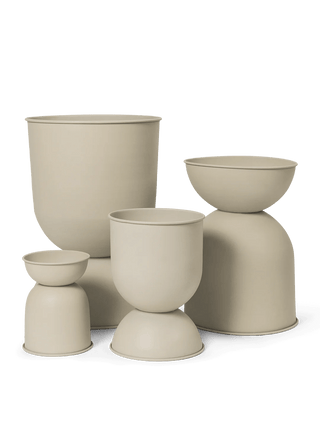 Hourglass Pot | Vase | Extra Small | Metall | Outdoor | Cashmere | ferm LIVING - GEOSTUDIO
