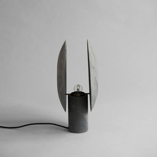 Clam Table Lamp | Tischleuchte | 43,5 cm | Messing | Oxidiert | LED | 101 Copenhagen - GEOSTUDIO
