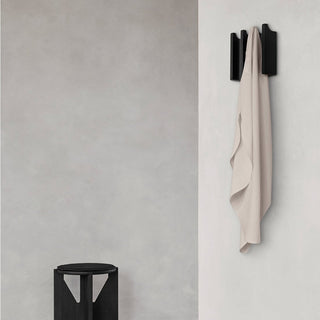 Column Coat Rack | Garderobe | 21 cm | Eiche | Schwarz | Kristina Dam - GEOSTUDIO