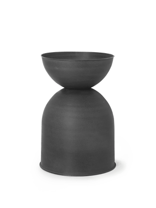Hourglass Pot | Vase | Small | Metall | Outdoor | Schwarz - GEOSTUDIO
