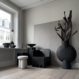 Kamodo Chair | Skulpturaler Sessel | 72 cm | Faserbeton | Coffee | 101 Copenhagen - GEOSTUDIO