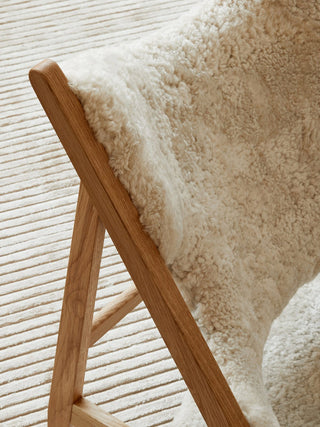 Knitting Lounge Chair | Stuhl | Eiche Natur | Schaffell | Moonlight 09 | Audo - GEOSTUDIO