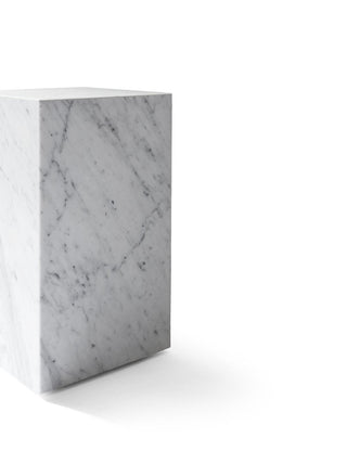 Plinth Cubic | Beistelltisch | 40 cm | Weiß | Carrara Marmor | Audo - GEOSTUDIO