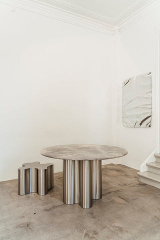 Silver Root Table | Esszimmertisch | Ø 140/160 cm | Stahl | Marmor | Caia Leifsdotter - GEOSTUDIO