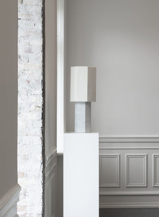 The Eight over Eight Marble Lamp | Tischleuchte | H60 cm | Mamor | Weiß | Louise Roe - GEOSTUDIO